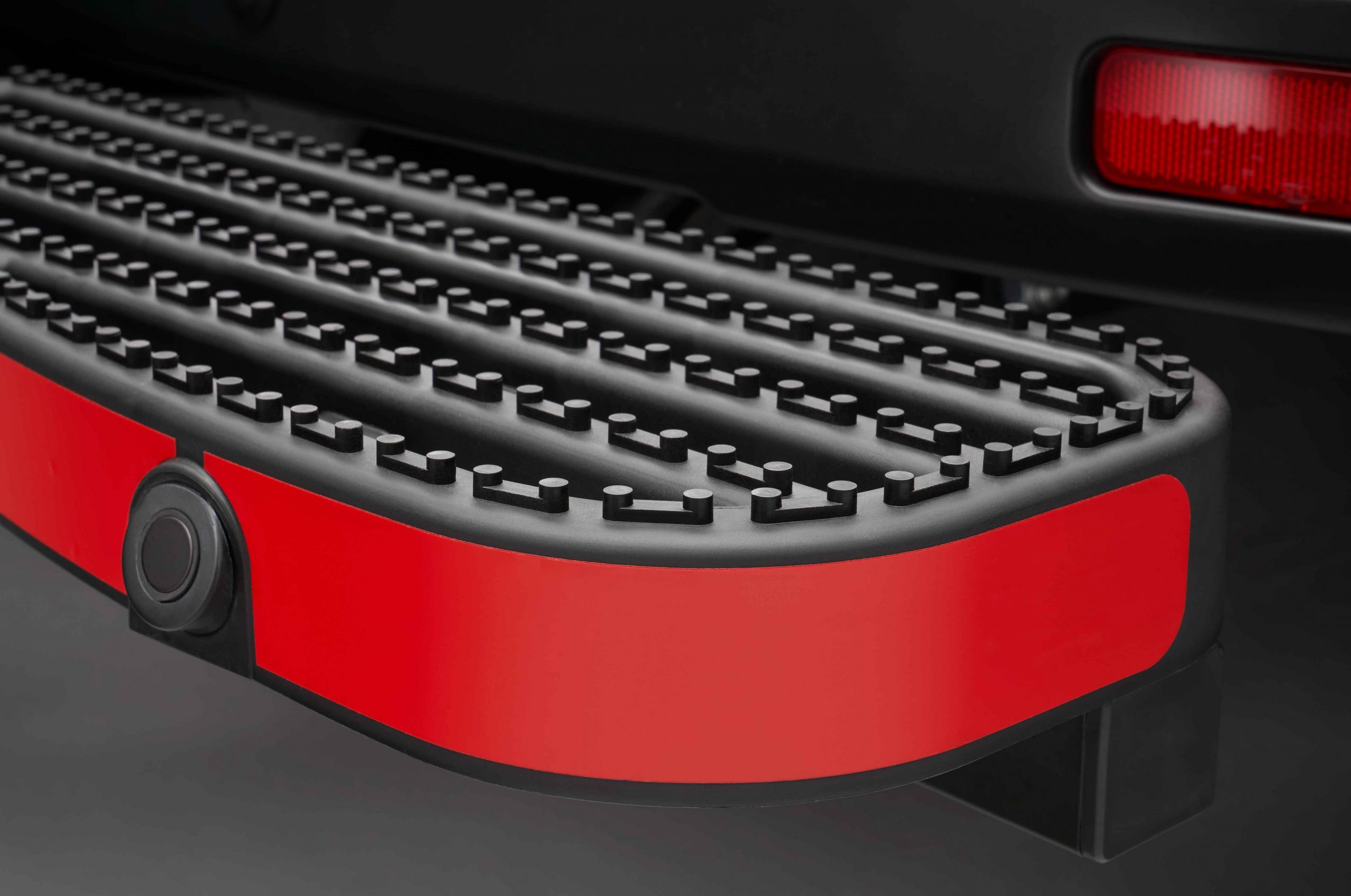 Lépcső a vonóhoroghoz Rhino New TowStep Connect+