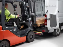 Ütésálló lépés Mercedes Sprinter/VW Crafter 06-, Rhino ImpactStep Connect+ (5)