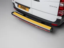Ütésálló lépés Ford Transit Custom / VW T7 23-, fekete, Rhino ImpactStep (11)