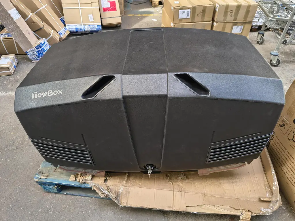 TowCar TowBox V3 fekete, zárt, vonóhoroghoz
