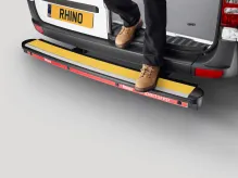 Ütésálló lépés Ford Transit Custom / VW T7 23-, fekete, Rhino ImpactStep (10)